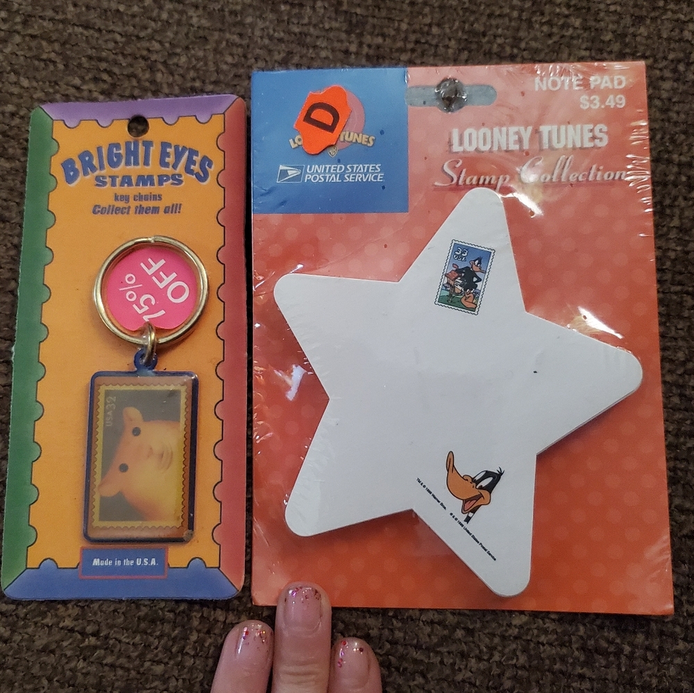 90's Daffy Duck Note-Pad & Gerbil Stamp Keychain